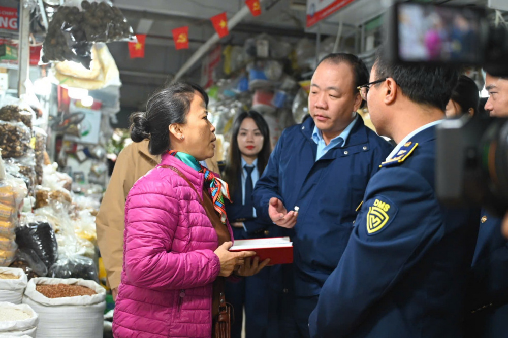 Kiểm tra tình hình cung - cầu hàng hóa phục vụ Tết Nguyên đán 2026 trên địa bàn Hà Nội