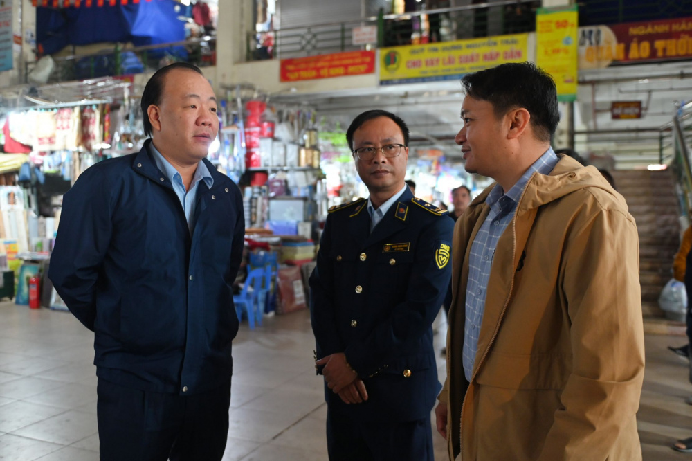 Kiểm tra tình hình cung - cầu hàng hóa phục vụ Tết Nguyên đán 2026 trên địa bàn Hà Nội
