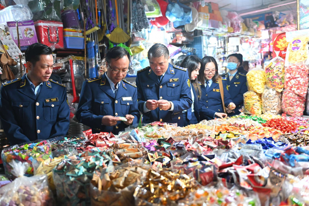 Kiểm tra tình hình cung - cầu hàng hóa phục vụ Tết Nguyên đán 2026 trên địa bàn Hà Nội