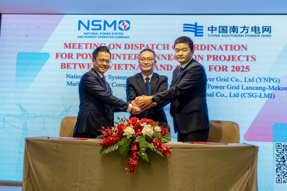 Đại diện Lãnh đạo các bên tham gia Hội nghị: Công ty TNHH MTV Vận hành hệ thống điện và thị trường điện Quốc gia (NSMO) – Công ty Quốc tế Lan Thương Mekong Lưới điện phương Nam  (CSG-LMI) – Công ty Lưới điện Vân Nam Trung Quốc (YNPG)