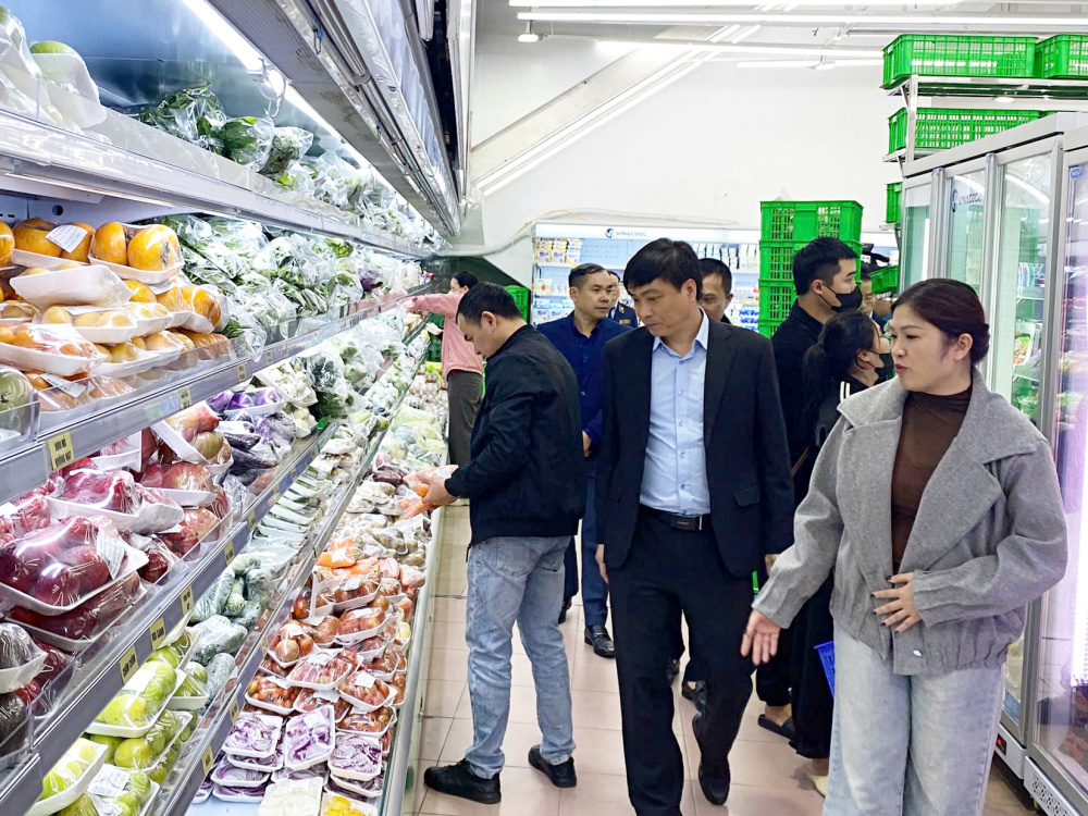 Đoàn công tác đã trực tiếp khảo sát, làm việc tại siêu thị Thành Đô (TP. Lạng Sơn)