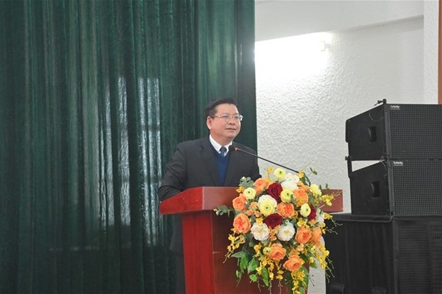 PGS.TS Đinh Văn Châu - Phó Bí thư Đảng ủy, Hiệu trưởng Nhà trường phát biểu tại hội nghị.