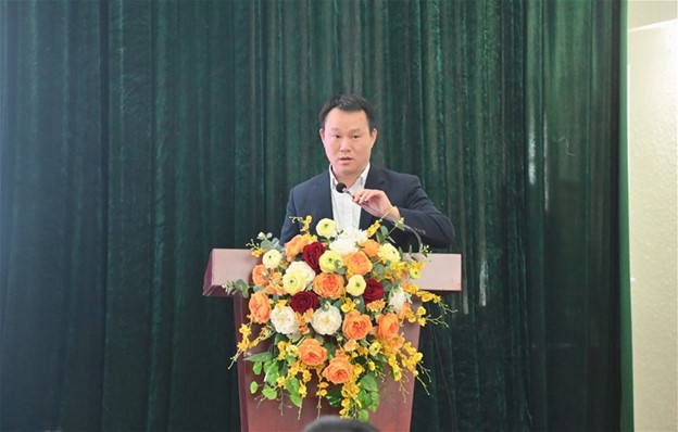 ThS. Đỗ Hữu Chế - Giám đốc Trung tâm Truyền thông, Quan hệ doanh nghiệp và Đào tạo về sử dụng năng lượng tiết kiệm, hiệu quả trình bày báo cáo.