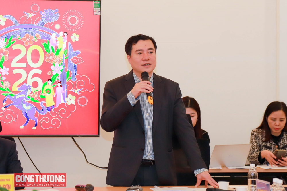 Thứ trưởng Nguyễn Sinh Nhật Tân