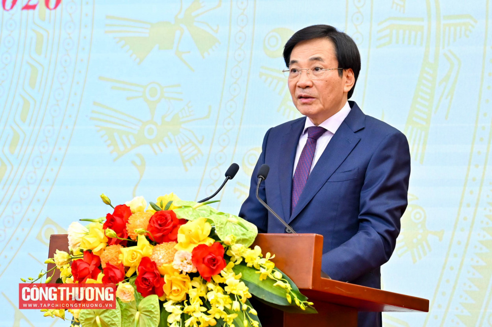 Bộ trưởng, Chủ nhiệm Văn phòng Chính phủ Trần Văn Sơn chủ trì họp báo Chính phủ thường kỳ tháng 12