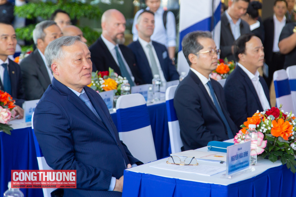 Phó Thủ tướng Thường trực Chính phủ Nguyễn Hòa Bình tham dự lễ khai trương Trung tâm Tài chính quốc tế Việt Nam tại Đà Nẵng