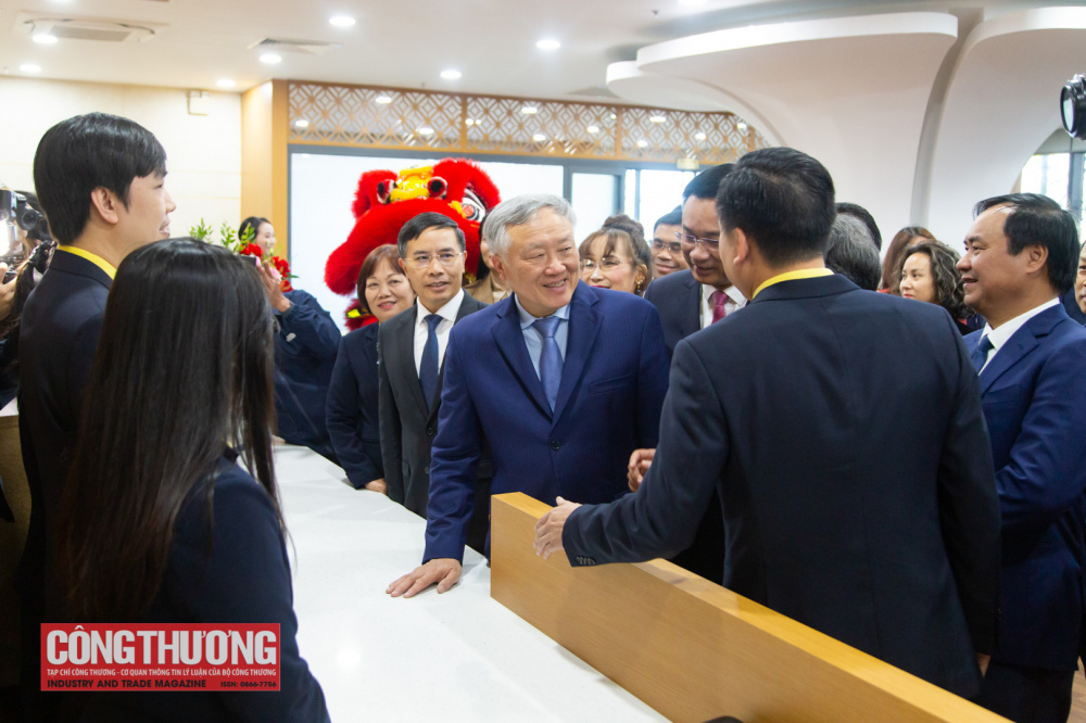 Phó Thủ tướng tham quan