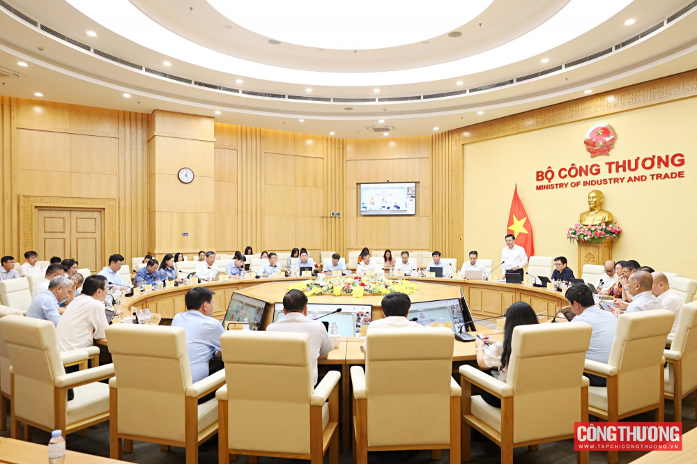 Bộ trưởng Lê Mạnh Hùng đánh giá cao những kết quả toàn ngành Công Thương đạt được trên các lĩnh vực công nghiệp, thương mại và năng lượng