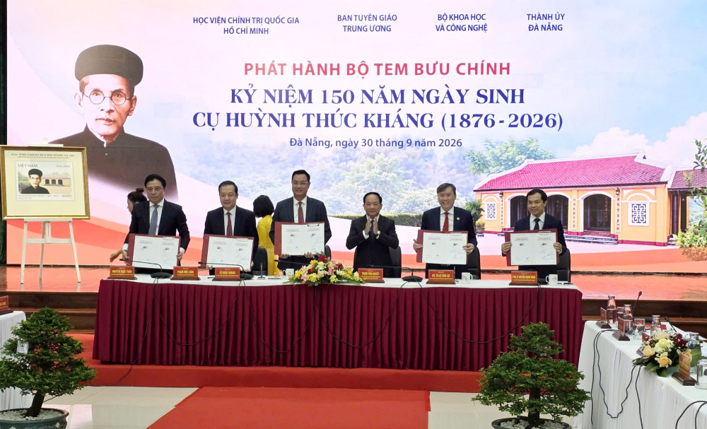 Lễ công bố phát hành bộ tem bưu chính "Kỷ niệm 150 năm Ngày sinh cụ Huỳnh Thúc Kháng (1876-2026)" - Ảnh: chinhphu.vn