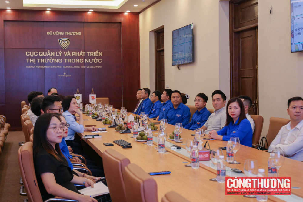 Lễ ký kết Biên bản ghi nhớ về phối hợp triển khai Chương trình “Sức sống hàng Việt”