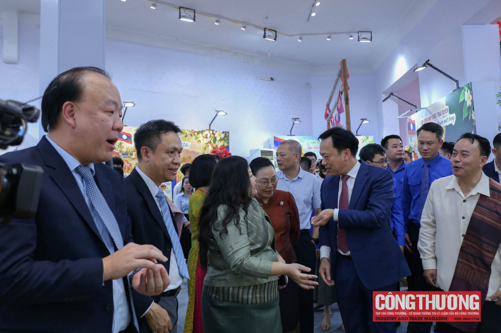 Khai mạc "Tuần lễ sản phẩm Việt - Lào tại Hà Nội"