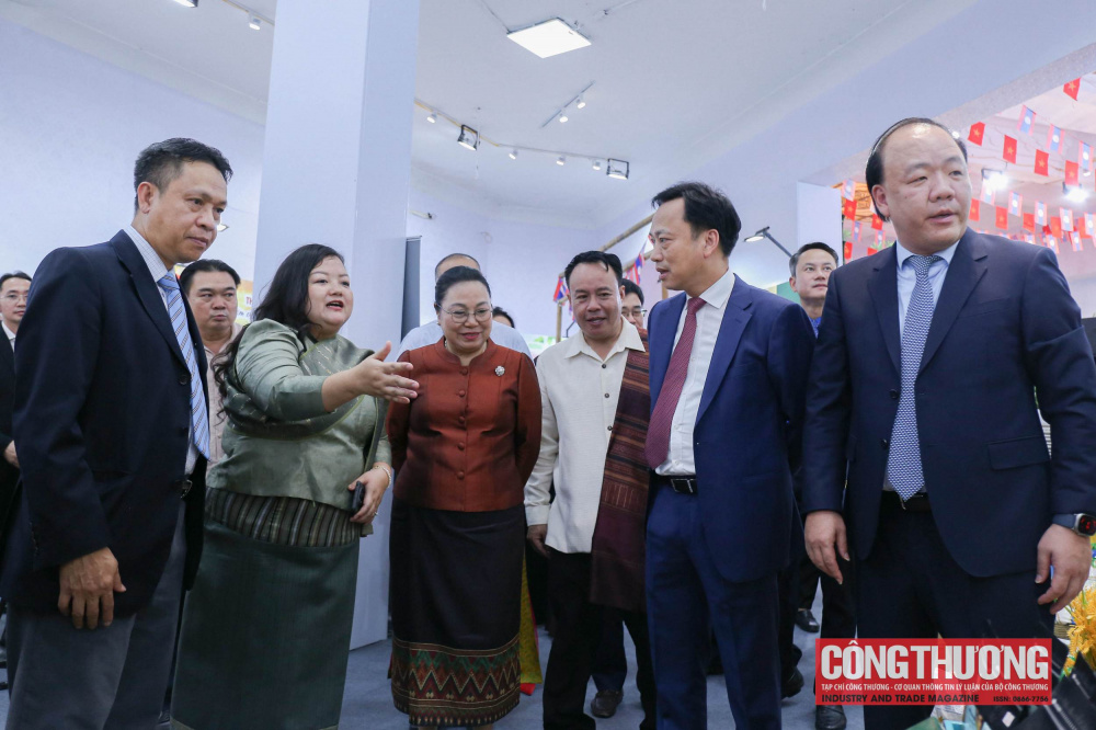 Khai mạc "Tuần lễ sản phẩm Việt - Lào tại Hà Nội"