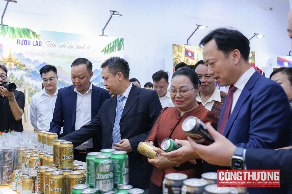 Khai mạc "Tuần lễ sản phẩm Việt - Lào tại Hà Nội"