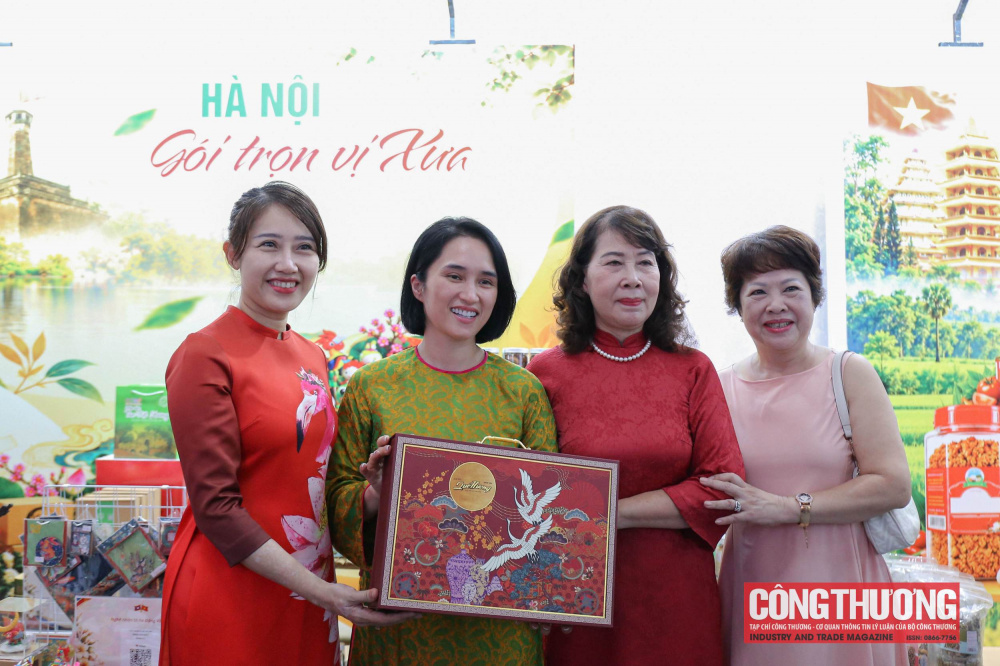 Khai mạc "Tuần lễ sản phẩm Việt - Lào tại Hà Nội"