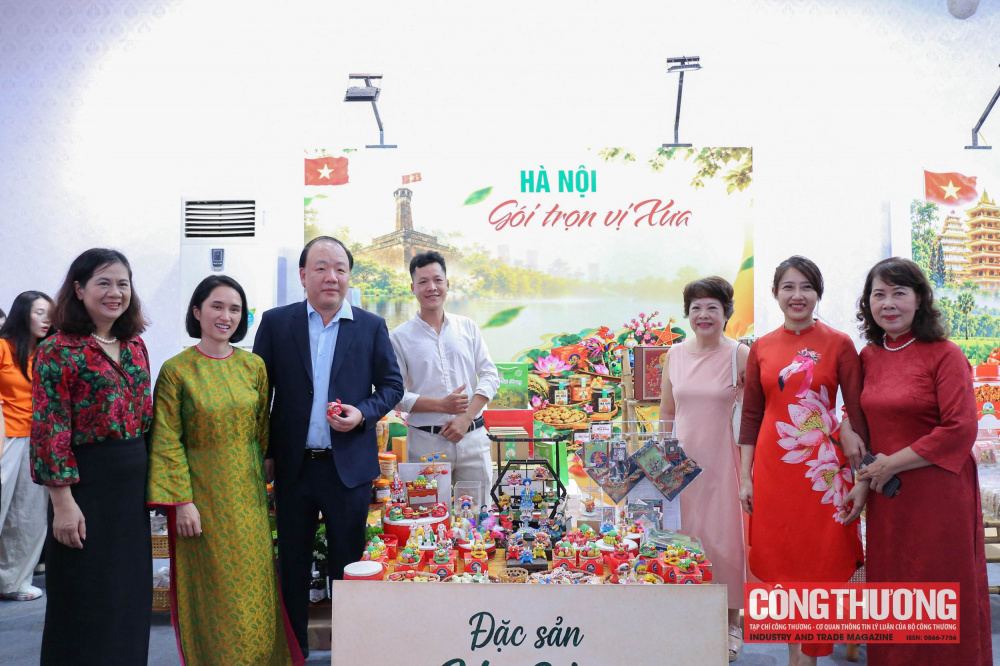 Khai mạc "Tuần lễ sản phẩm Việt - Lào tại Hà Nội"