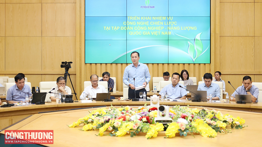 PGS.TS Lê Văn Sỹ phát biểu tại Hội nghị