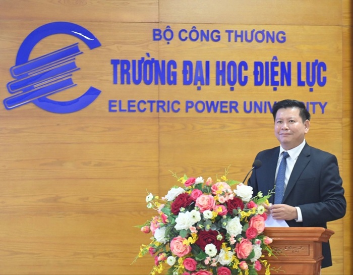 PGS.TS Đinh Văn Châu - Hiệu trưởng Trường Đại học Điện lực phát biểu tại buổi lễ.