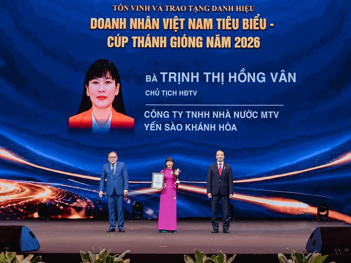 Bà Trịnh Thị Hồng Vân xuất sắc là một trong 100 doanh nhân tiêu biểu toàn quốc được tôn vinh.