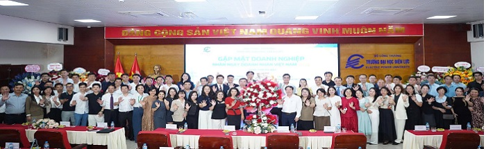 Các đại biểu chụp ảnh tại chương trình.