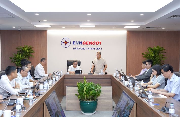 Ông Ngô Sinh Nghĩa, Phó Tổng giám đốc EVNGENCO1, trình bày báo cáo tại buổi làm việc