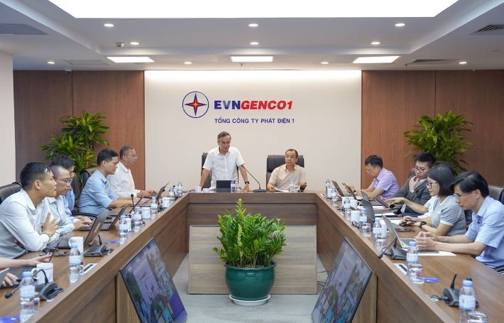 Ông Đinh Thế Phúc, Thành viên Hội đồng thành viên EVN, Trưởng đoàn công tác, phát biểu kết luận buổi làm việc