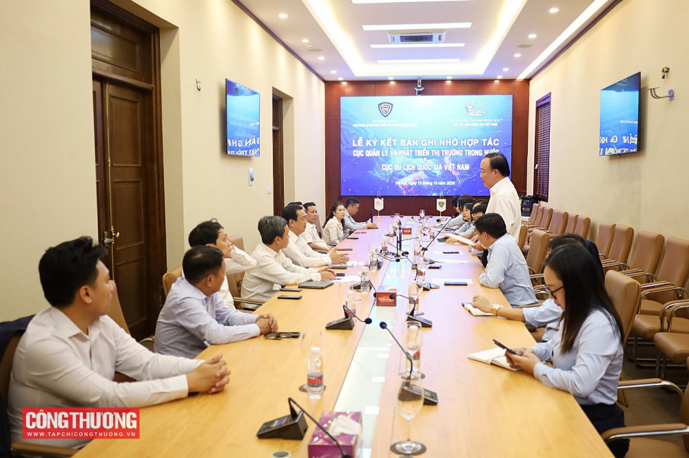 Cục Quản lý và Phát triển thị trường trong nước và Cục Du lịch Quốc gia Việt Nam ký kết hợp tác chiến lược, khai mở dư địa tăng trưởng từ liên kết ngành