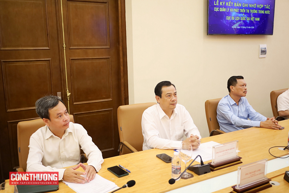 Một số hình ảnh tại Lễ ký kết Bản ghi nhớ hợp tác giữa Cục Quản lý và Phát triển thị trường trong nước (Bộ Công Thương) và Cục Du lịch Quốc gia Việt Nam (Bộ Văn hóa, Thể thao và Du lịch)
