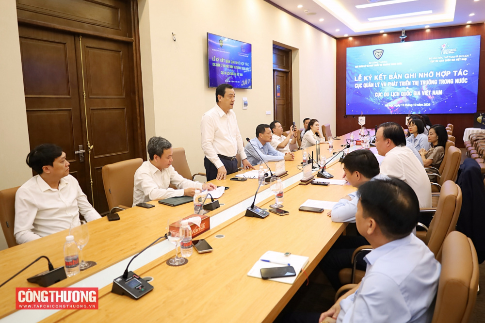 Một số hình ảnh tại Lễ ký kết Bản ghi nhớ hợp tác giữa Cục Quản lý và Phát triển thị trường trong nước (Bộ Công Thương) và Cục Du lịch Quốc gia Việt Nam (Bộ Văn hóa, Thể thao và Du lịch)