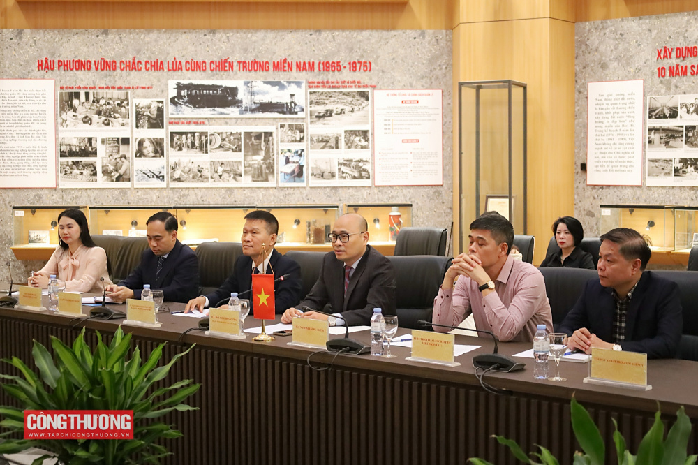 Thứ trưởng Bộ Công Thương Lương Hoàng Thái tiếp Thị trưởng thành phố Hamburg, Cộng hòa Liên bang Đức