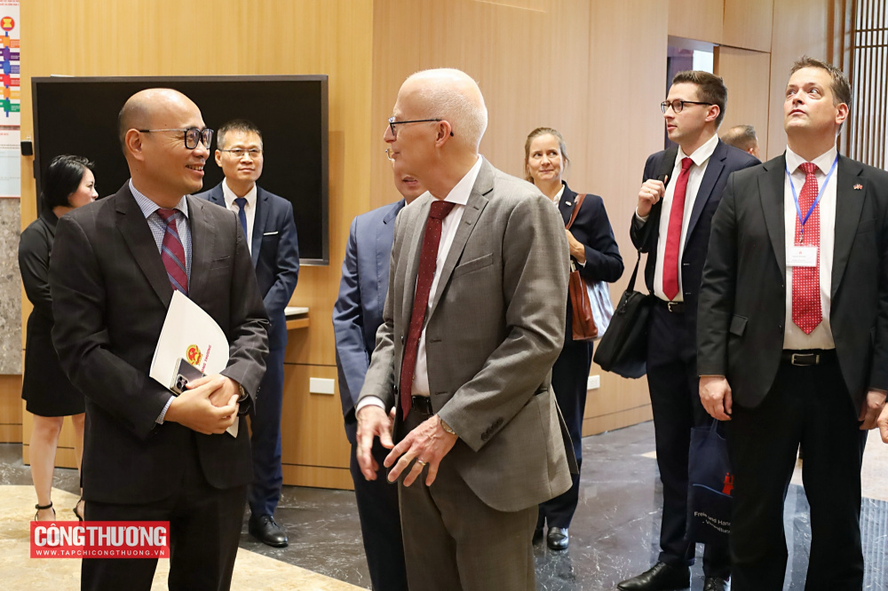 Thứ trưởng Bộ Công Thương Lương Hoàng Thái tiếp Thị trưởng thành phố Hamburg, Cộng hòa Liên bang Đức