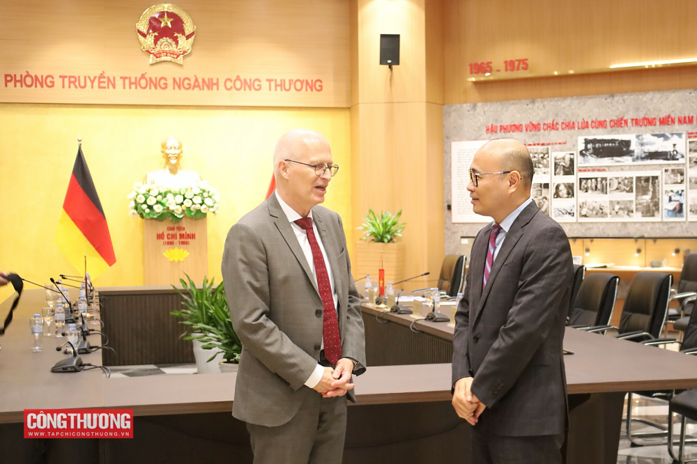 Thứ trưởng Bộ Công Thương Lương Hoàng Thái tiếp Thị trưởng thành phố Hamburg, Cộng hòa Liên bang Đức