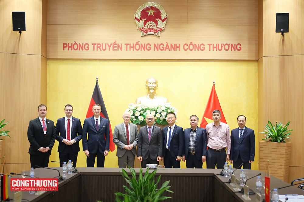 Thứ trưởng Bộ Công Thương Lương Hoàng Thái tiếp Thị trưởng thành phố Hamburg, Cộng hòa Liên bang Đức