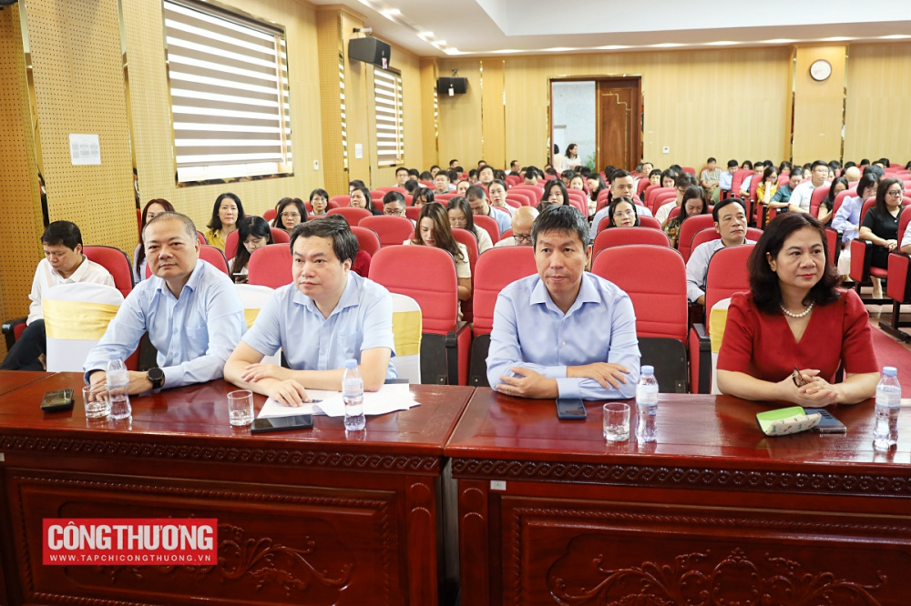 Đảng viên các tổ chức đảng của cơ quan, đơn vị thuộc Bộ Công Thương tham dự hội nghị