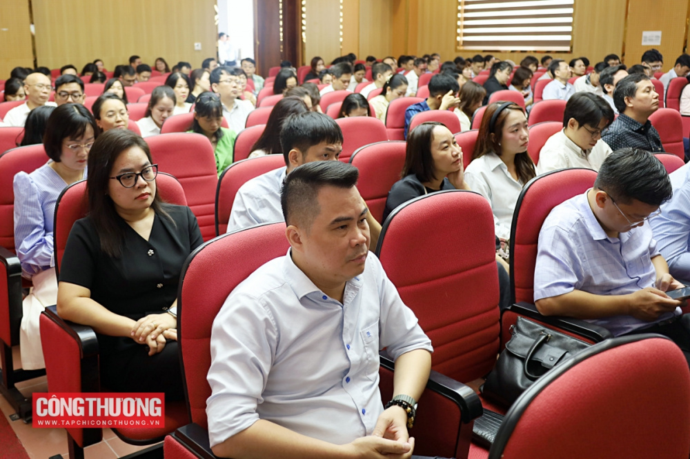 Đảng viên các tổ chức đảng của cơ quan, đơn vị thuộc Bộ Công Thương tham dự hội nghị
