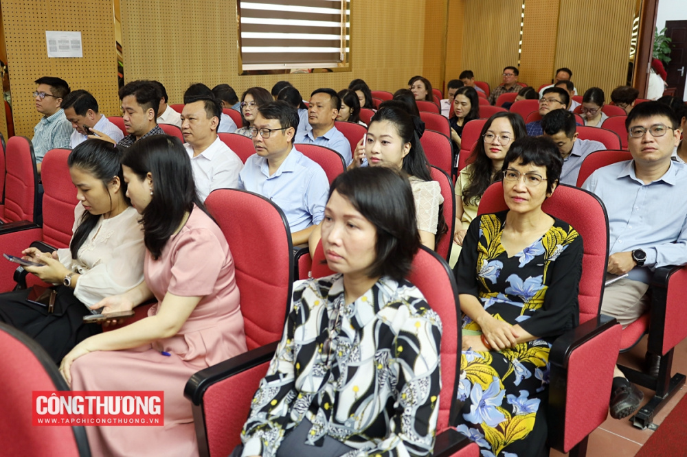 Đảng viên các tổ chức đảng của cơ quan, đơn vị thuộc Bộ Công Thương tham dự hội nghị