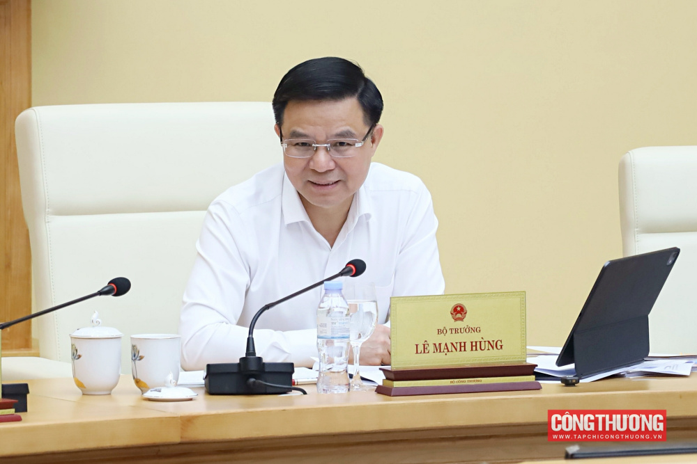 Kết luận của Bộ trưởng Lê Mạnh Hùng tại buổi làm việc với Vụ Phát triển thị trường nước ngoài và thương mại đa biên