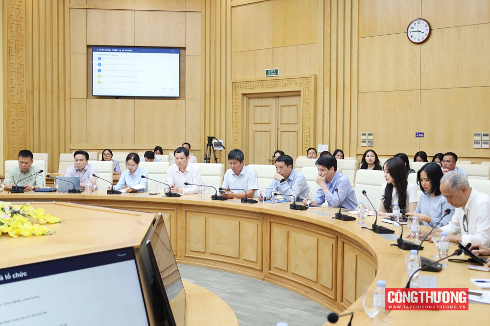 Kết luận của Bộ trưởng Lê Mạnh Hùng tại buổi làm việc với Vụ Phát triển thị trường nước ngoài và thương mại đa biên