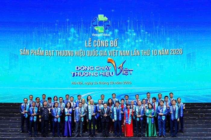 Đại diện Công ty Yến sào Khánh Hòa cùng các doanh nghiệp được vinh danh tại Lễ công bố sản phẩm đạt Thương hiệu quốc gia Việt Nam năm 2026.