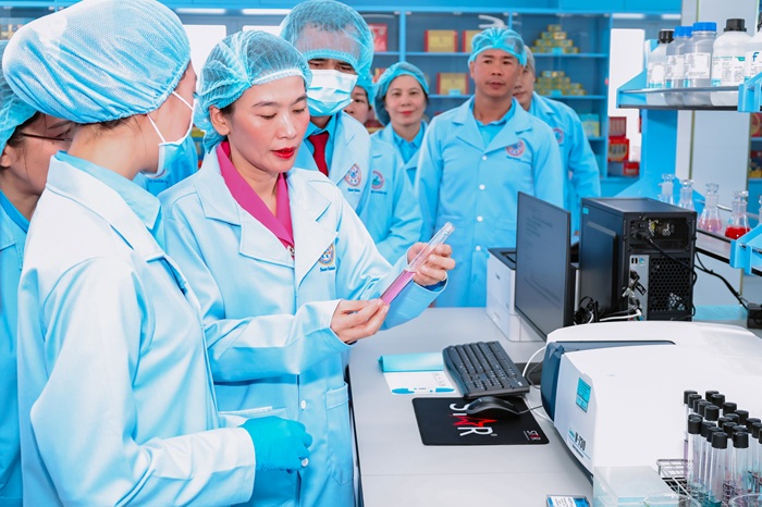 Thí nghiệm và Kiểm nghiệm Yến sào Khánh Hòa có mức đầu tư giai đoạn đầu 10 tỷ đồng, gồm hệ thống phòng thí nghiệm hiện đại phục vụ phân tích các chỉ tiêu hóa lý và vi sinh.