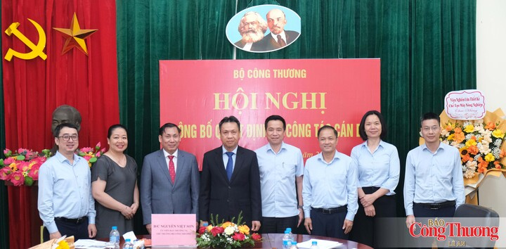 Thứ trưởng Bộ Công Thương Nguyễn Việt Sơn và các đại biểu tại hội nghị 