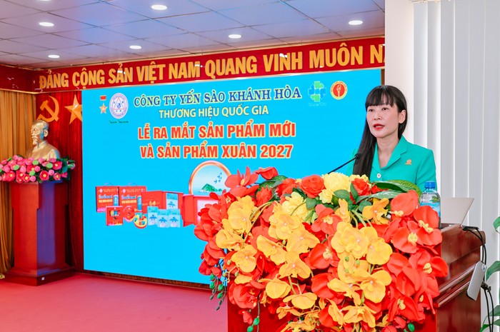 Bà Trịnh Thị Hồng Vân - Chủ tịch HĐTV Công ty Yến sào Khánh Hoà phát biểu khai mạc  Lễ ra mắt các dòng sản phẩm mới và bộ sản phẩm đặc biệt chào mừng Xuân Đinh Mùi 2027.