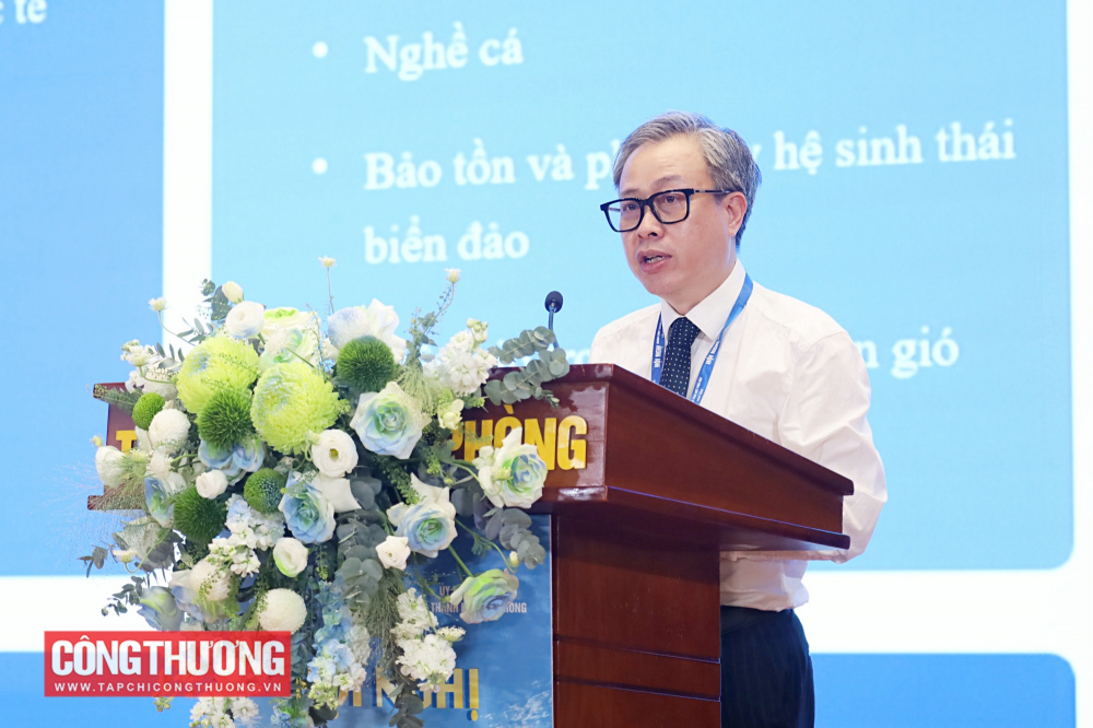 Ông Lê Hồng Giang - Phó Giám đốc Sở Công Thương TP. Quảng Ninh phát biểu tại Hội nghị về tăng trưởng xanh của Thành phố