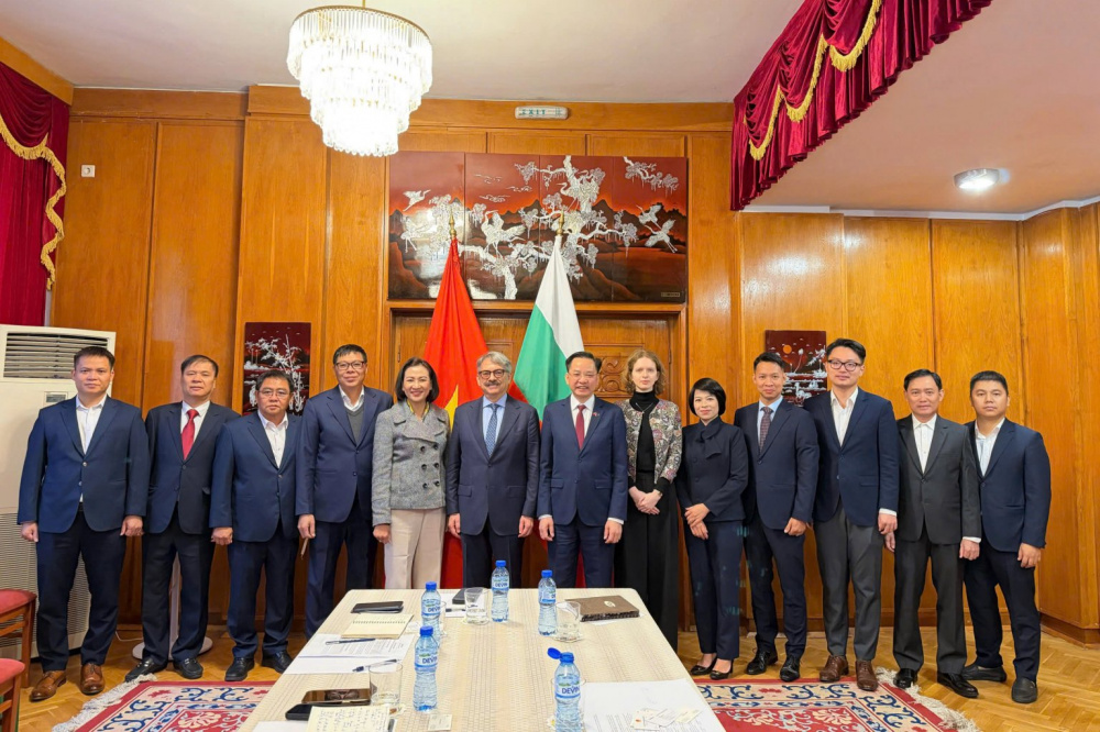 Thương vụ Việt Nam tại Bulgaria đã chủ trì, kết nối và tổ chức các cuộc làm việc giữa Vinachem với Phòng Công nghiệp Hóa chất Bulgaria (Bulgarian Chamber of Chemical Industry) và doanh nghiệp hội viên Lukoil Neftochim Burgas AD; đồng thời thu xếp buổi làm việc trực tuyến giữa Công ty Auto Italia Bulgaria và Công ty Cổ phần Công nghiệp Cao su Miền Nam (Casumina), đơn vị thành viên của Vinachem, nhằm tìm kiếm cơ hội hợp tác thương mại, công nghiệp và chuyển giao công nghệ
