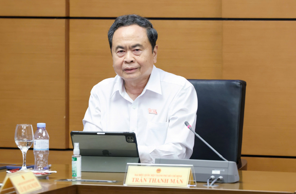 Chủ tịch Quốc hội đề nghị cơ quan soạn thảo, cơ quan thẩm tra tiếp tục rà soát thật kỹ, ưu tiên giải quyết những điểm nghẽn cấp bách, nhất là về thủ tục đầu tư, cơ chế giá điện và mua bán điện trực tiếp