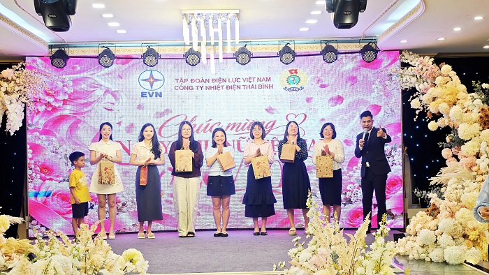 Phát huy bản lĩnh, trí tuệ phụ nữ trong giai đoạn mới