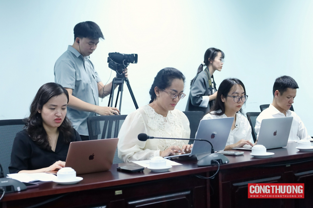 Đa dạng hóa thị trường và nâng cao giá trị gia tăng: Chiến lược bền vững cho ngành gỗ và nội thất Việt Nam trong bối cảnh mới