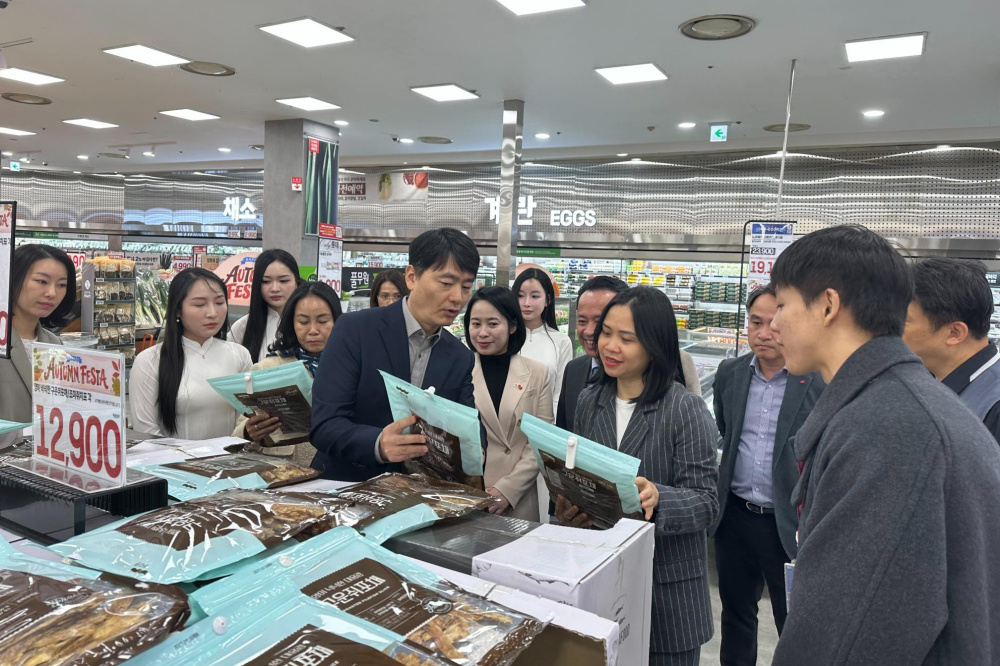 Tuần hàng Việt Nam tại Hàn Quốc quay trở lại hệ thống Lotte Mart mở ra bước khởi đầu mới trong hoạt động giới thiệu, quảng bá sản phẩm Việt Nam tới người tiêu dùng Hàn Quốc