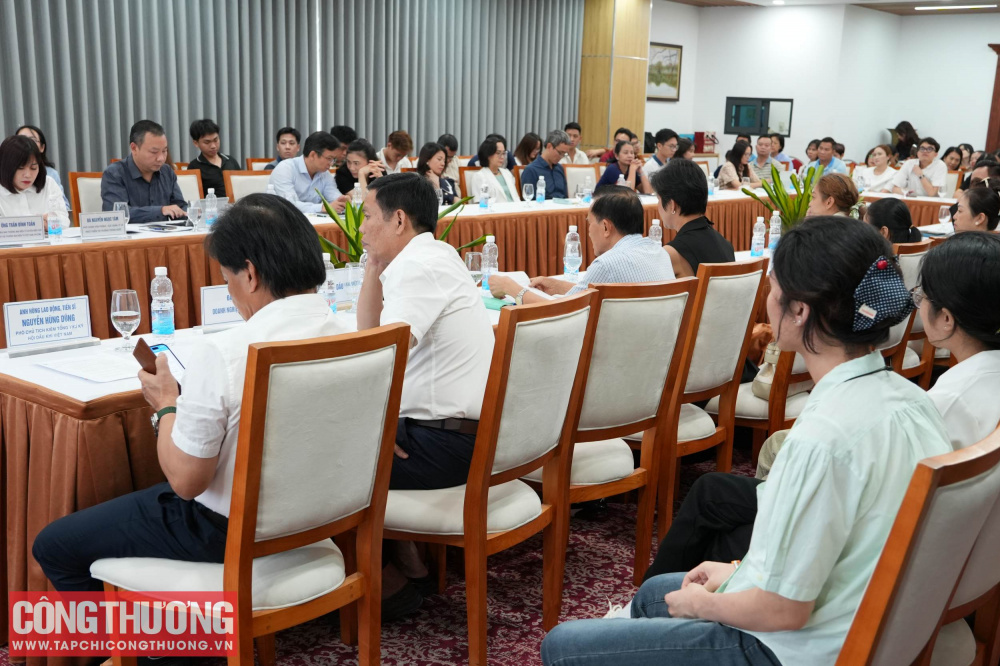Các đại biểu tham dự hội thảo
