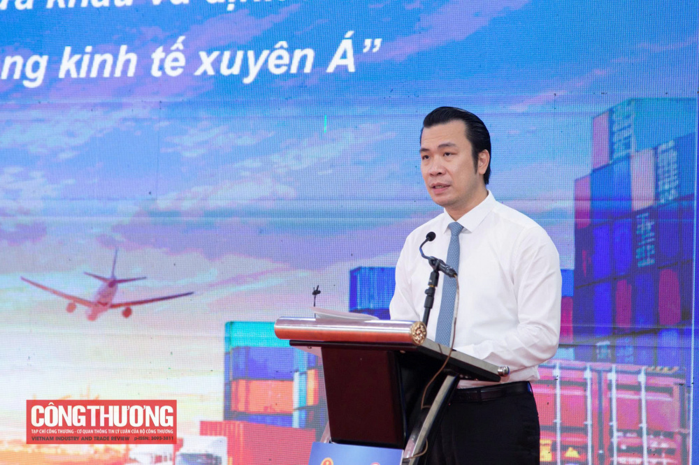 Ông Trương Tấn Sơn phát biểu với nội dung về logistics cửa khẩu Tây Ninh