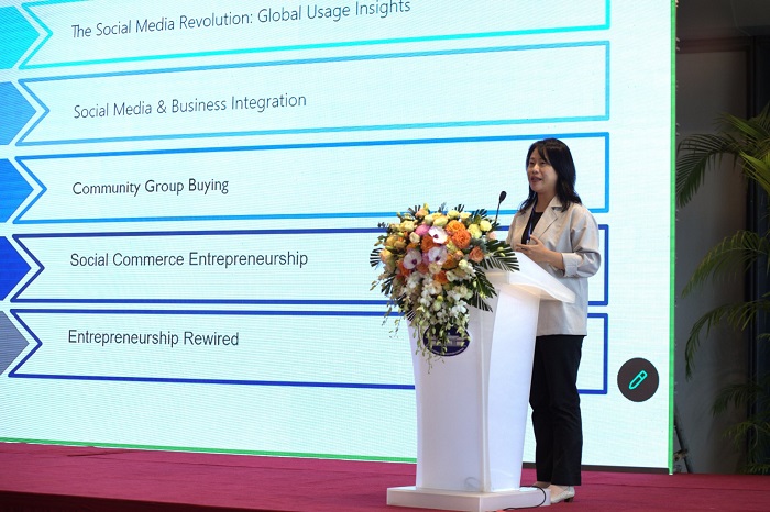 PGS.TS. Anne Yenching Liu, Khoa Quản trị Kinh doanh, Đại học Khoa học và Công nghệ Quốc gia Yunlin, Đài Loan trình bày báo cáo “Tái định hình hoạt động khởi nghiệp: Cạnh tranh và phát triển trong nền kinh tế xã hội và số”.